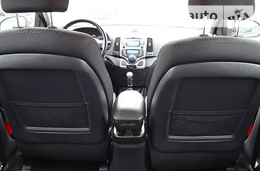 Хетчбек Hyundai i30 2009 в 