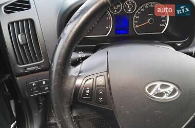 Универсал Hyundai i30 2011 в Мостиске