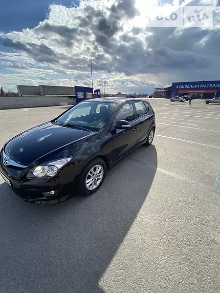 Хетчбек Hyundai i30 2011 в 