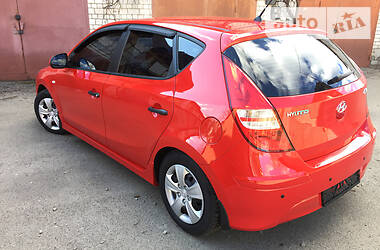 Хетчбек Hyundai i30 2010 в 
