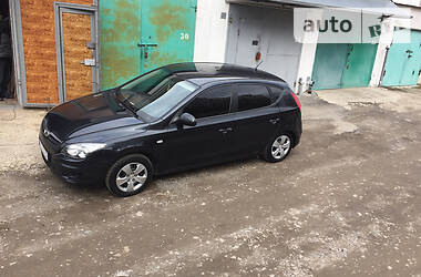 Хетчбек Hyundai i30 2010 в 