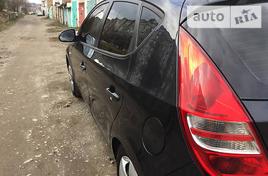 Хетчбек Hyundai i30 2010 в 