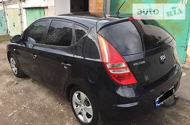 Хетчбек Hyundai i30 2010 в 