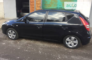 Хетчбек Hyundai i30 2010 в 