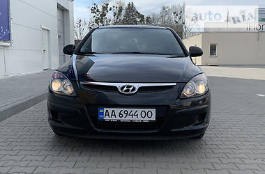 Хетчбек Hyundai i30 2010 в 