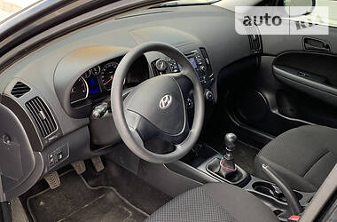 Хетчбек Hyundai i30 2010 в 
