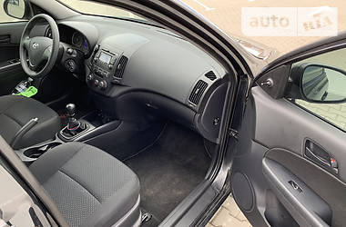 Хетчбек Hyundai i30 2010 в 