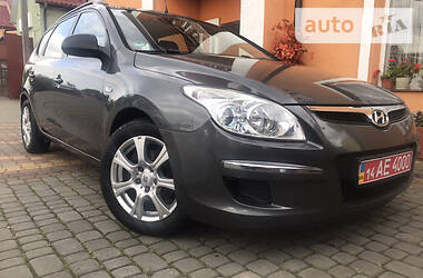 Универсал Hyundai i30 2008 в Самборе