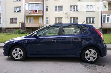 Хетчбек Hyundai i30 2010 в 