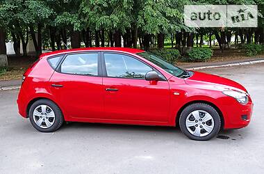 Хэтчбек Hyundai i30 2009 в Староконстантинове