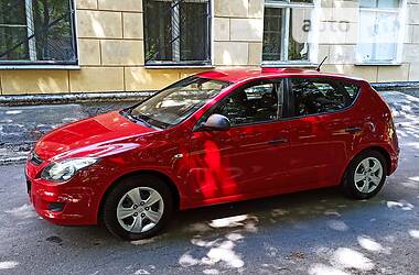 Хэтчбек Hyundai i30 2009 в Староконстантинове