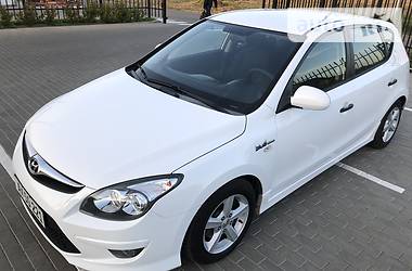 Хэтчбек Hyundai i30 2011 в Луцке