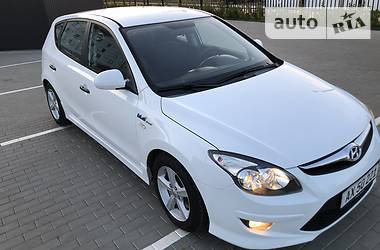 Хэтчбек Hyundai i30 2011 в Луцке