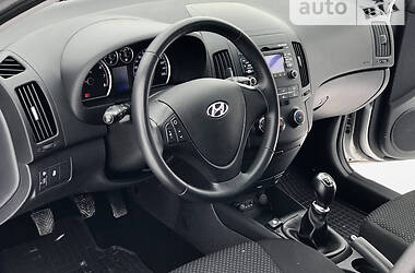 Хэтчбек Hyundai i30 2012 в Дубно