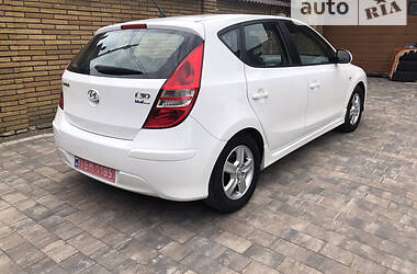 Хэтчбек Hyundai i30 2012 в Дубно