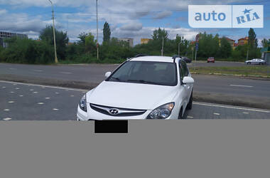 Универсал Hyundai i30 2011 в Ужгороде