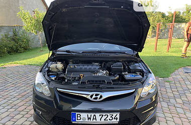 Универсал Hyundai i30 2012 в Ровно