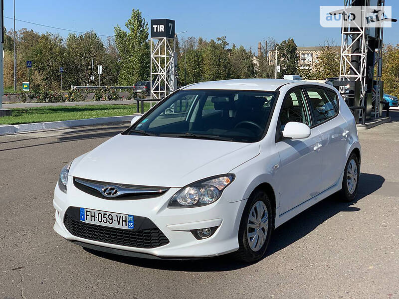 Хэтчбек Hyundai i30 2011 в Дубно