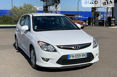 Хэтчбек Hyundai i30 2011 в Дубно