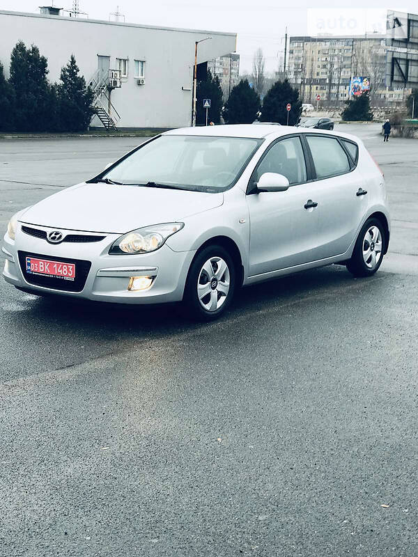 Хэтчбек Hyundai i30 2010 в Кривом Роге