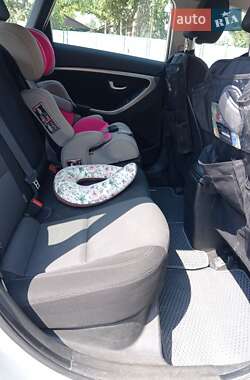 Универсал Hyundai i30 2013 в Ужгороде