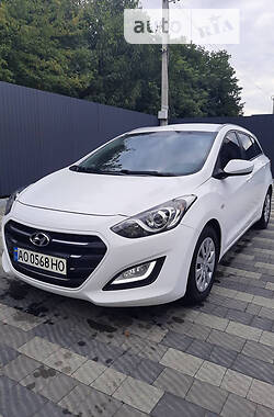 Универсал Hyundai i30 2016 в Ужгороде