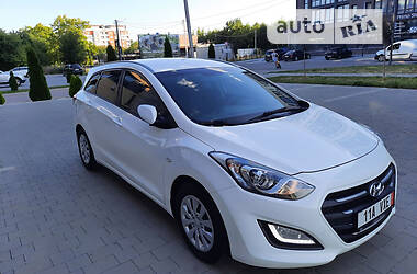 Универсал Hyundai i30 2016 в Ужгороде