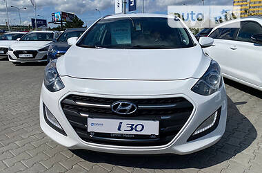 Универсал Hyundai i30 2016 в Ужгороде