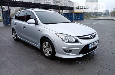 Універсал Hyundai i30 2010 в Сумах