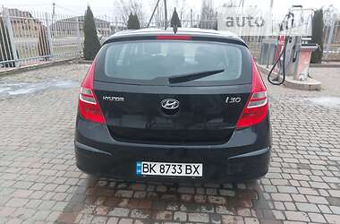 Хэтчбек Hyundai i30 2008 в Сарнах