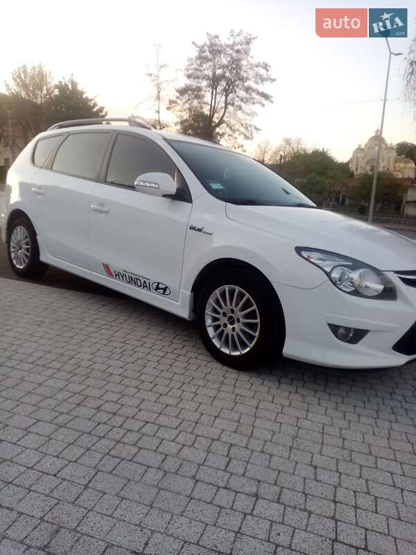 Універсал Hyundai i30 2011 в Львові
