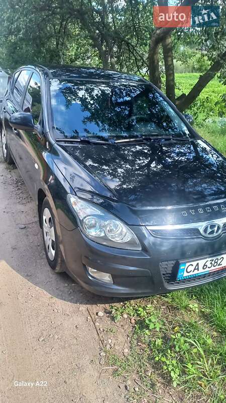 Хэтчбек Hyundai i30 2009 в Смеле