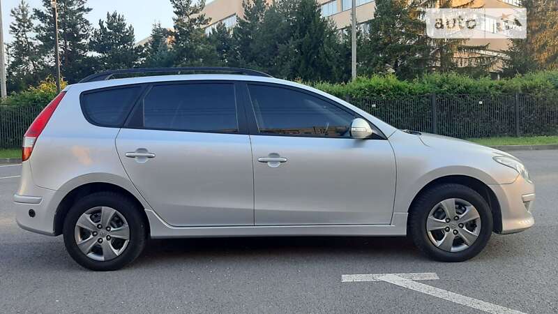 Універсал Hyundai i30 2011 в Первомайську