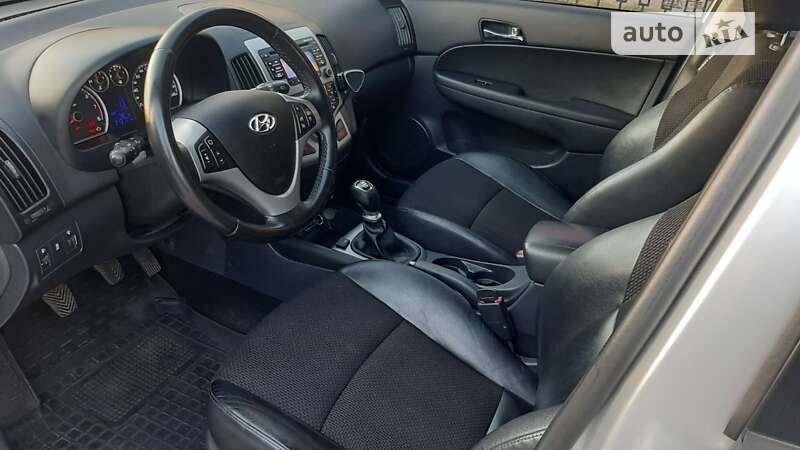 Універсал Hyundai i30 2011 в Первомайську