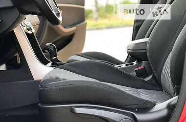 Хэтчбек Hyundai i30 2013 в 