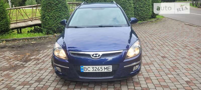 Универсал Hyundai i30 2009 в Стебнику