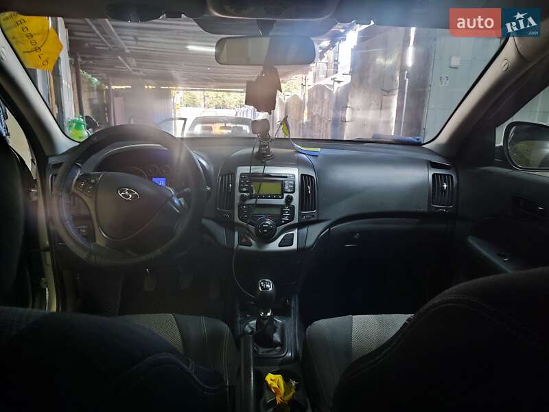 Универсал Hyundai i30 2010 в Днепре