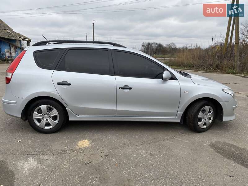 Универсал Hyundai i30 2010 в Мироновке