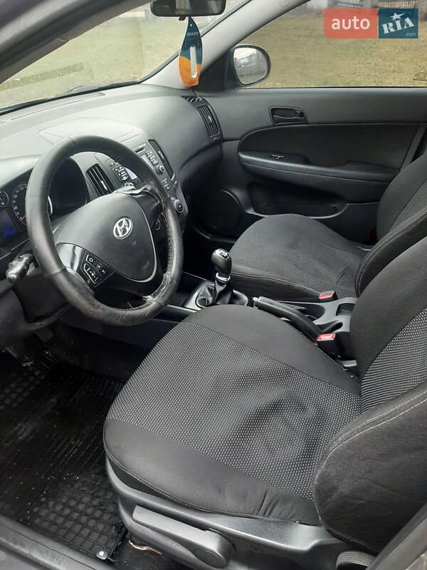 Хэтчбек Hyundai i30 2011 в Ужгороде