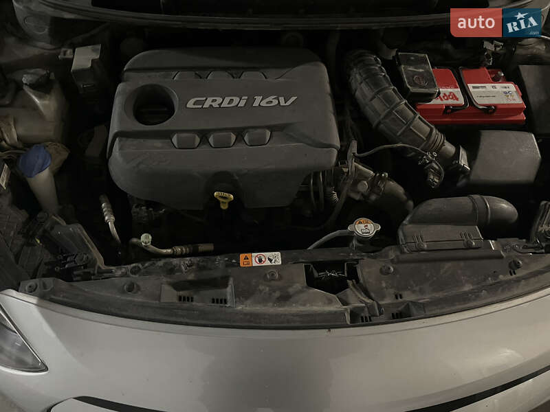 Універсал Hyundai i30 2013 в Дніпрі