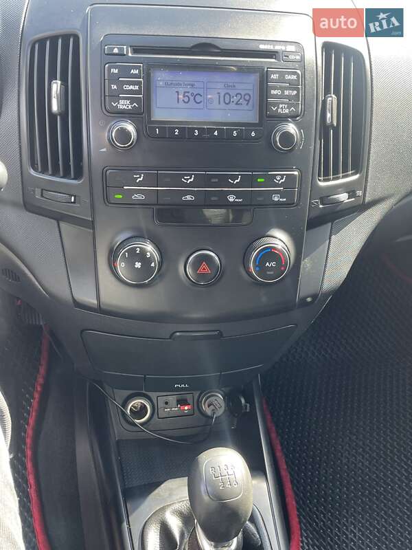 Универсал Hyundai i30 2011 в Черновцах