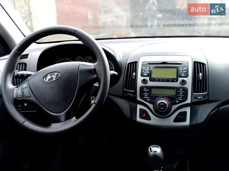 Универсал Hyundai i30 2011 в Ровно