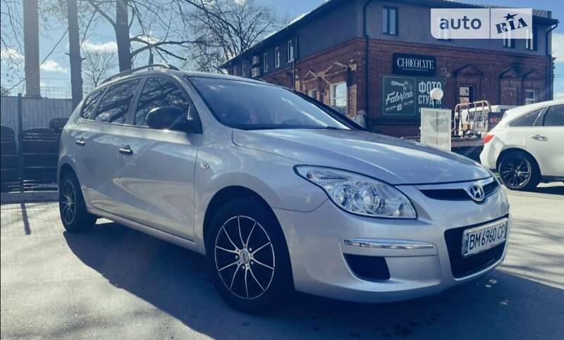 Універсал Hyundai i30 2008 в Ромнах