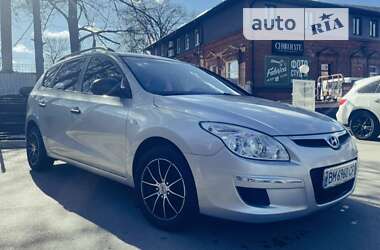 Универсал Hyundai i30 2008 в Ромнах