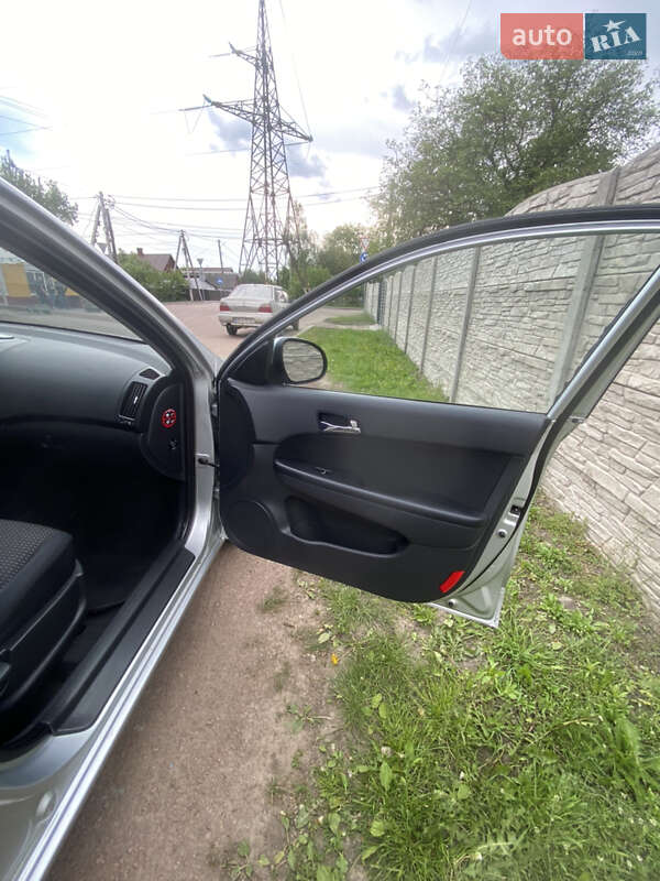 Хэтчбек Hyundai i30 2008 в Житомире
