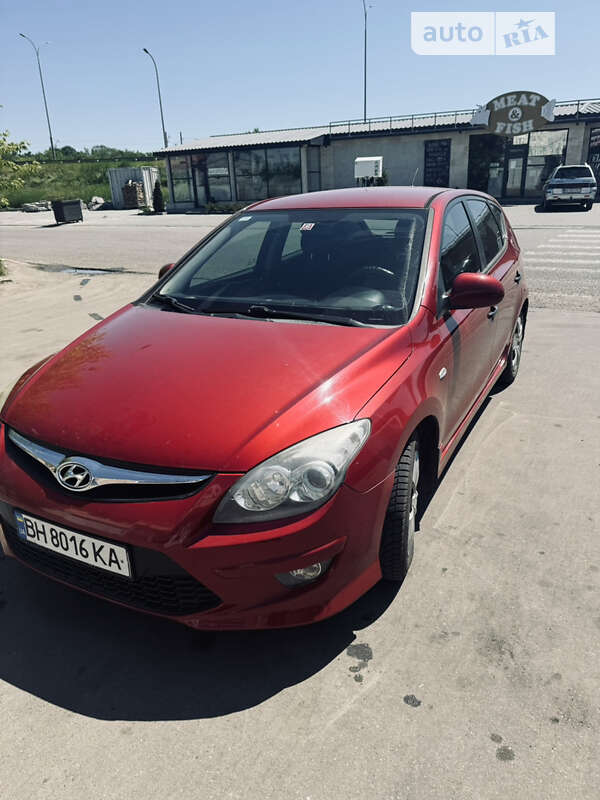 Хэтчбек Hyundai i30 2011 в Одессе