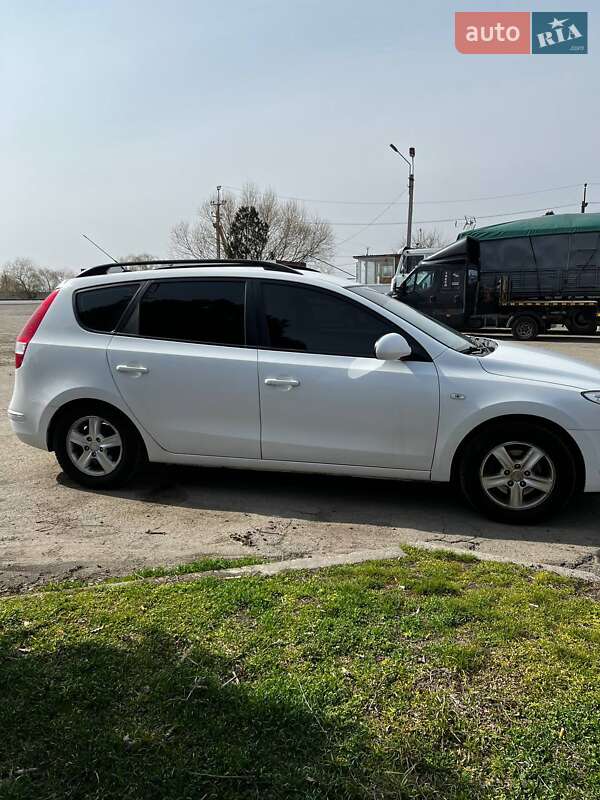 Універсал Hyundai i30 2008 в Дніпрі