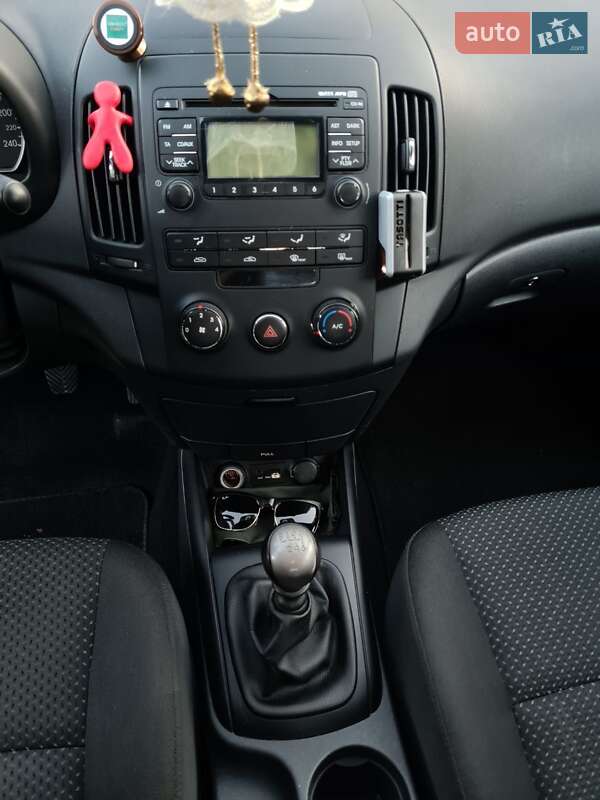 Хетчбек Hyundai i30 2010 в Рівному