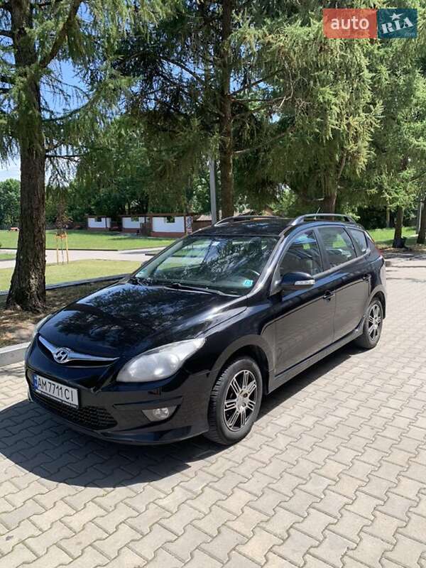 Универсал Hyundai i30 2011 в Звягеле