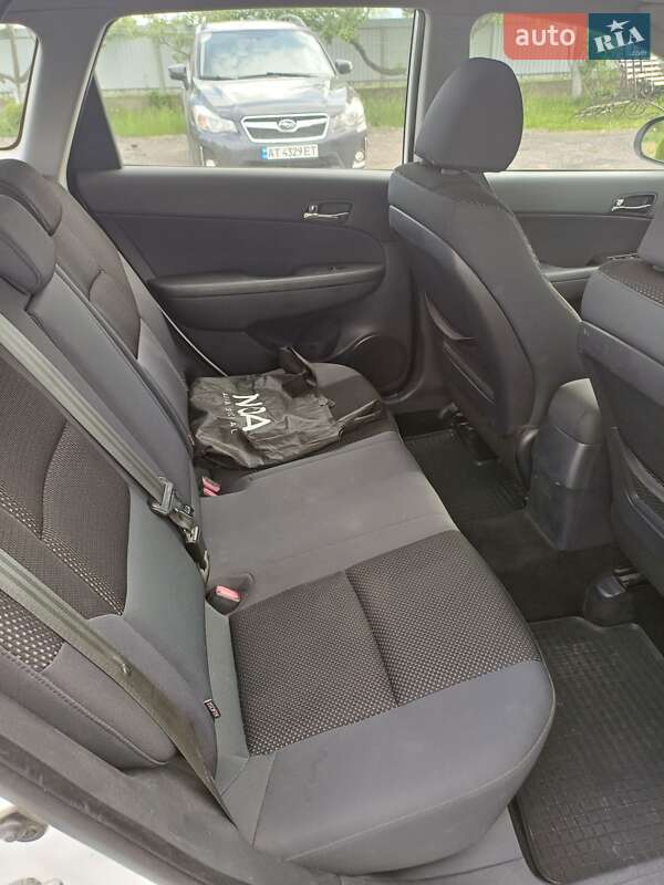 Універсал Hyundai i30 2010 в Долині